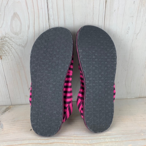 SANUK CASTAWAY PINK AND BLACK STRIPED SHOES NWT - Picture 6 of 6
